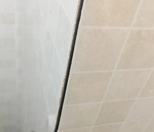 山南市瓷砖空鼓维修公司分享阳台瓷砖脱落的修复过程可以分为以下几个步骤